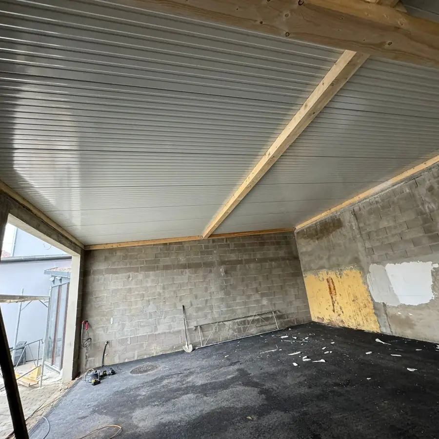 Surélévation en cours sur une maison individuelle