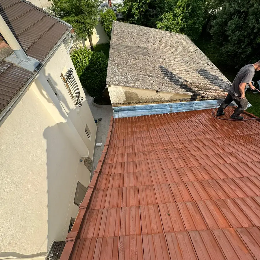 Écran de sous-toiture posé avant la couverture neuve